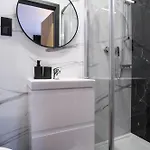 Zacisze Zeromskiego 3*