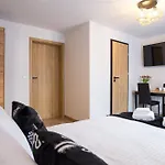 Zacisze Zeromskiego 3* زاكوباني