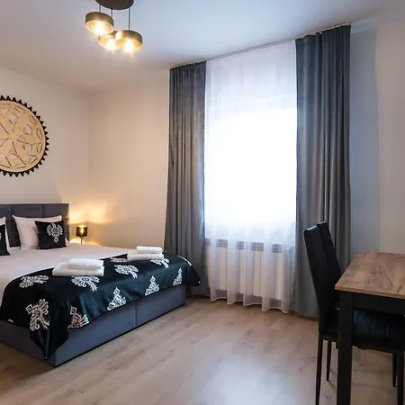 Zacisze Zeromskiego 3*
