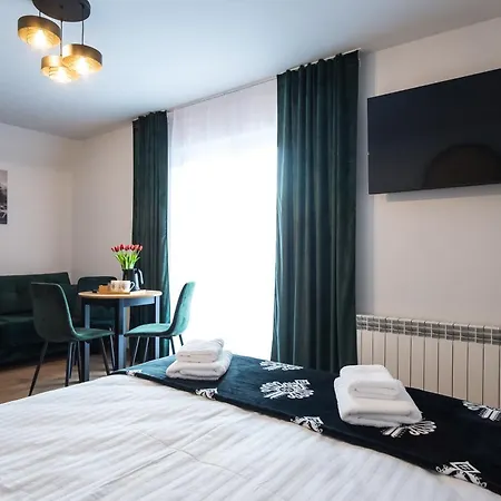 Zacisze Zeromskiego 3*