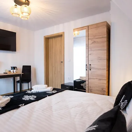 Zacisze Zeromskiego Gæstehus 3*