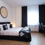 Zacisze Zeromskiego 3*
