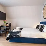 Zacisze Zeromskiego 3*