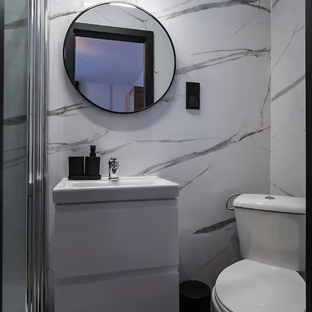 Zacisze Zeromskiego 3*