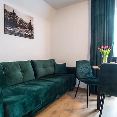 Zacisze Zeromskiego 3*