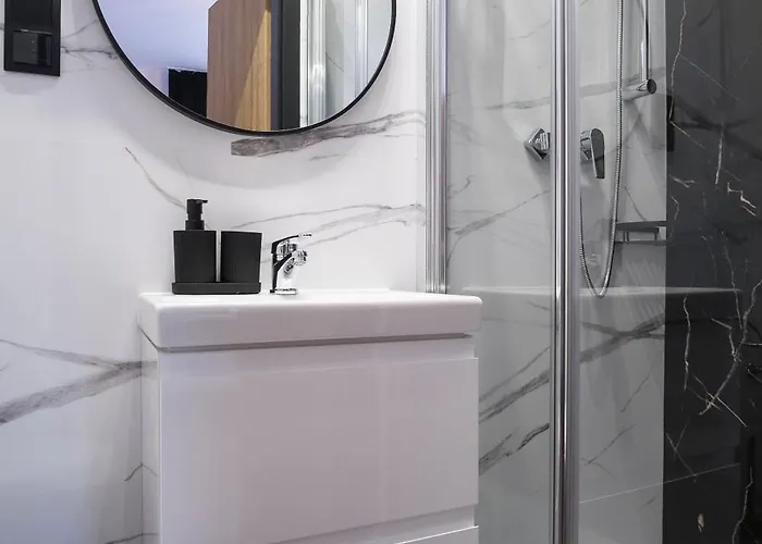 Zacisze Zeromskiego 3*